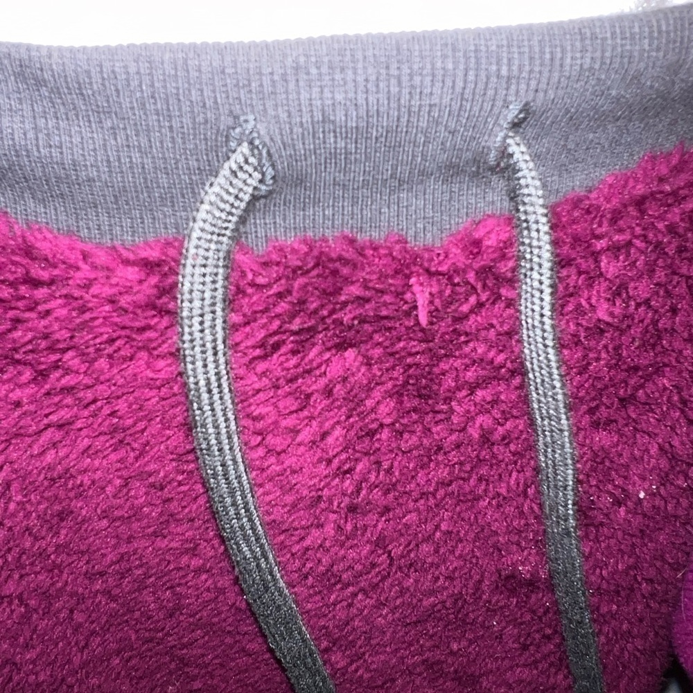 TWO pieces: Uniqlo Sherpa hooded vest and skirt, magenta, M and S - Picture 5 of 15